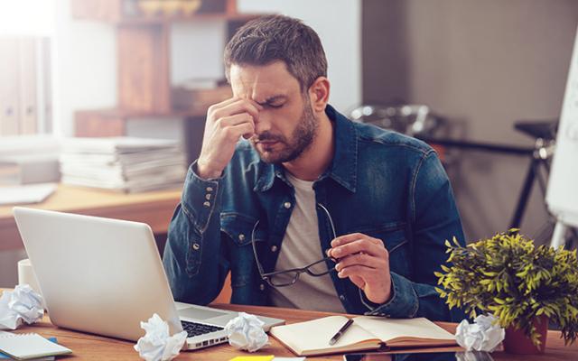 Navegando las Aguas del Estrés Laboral: Estrategias Terapéuticas para el Bienestar del Adulto