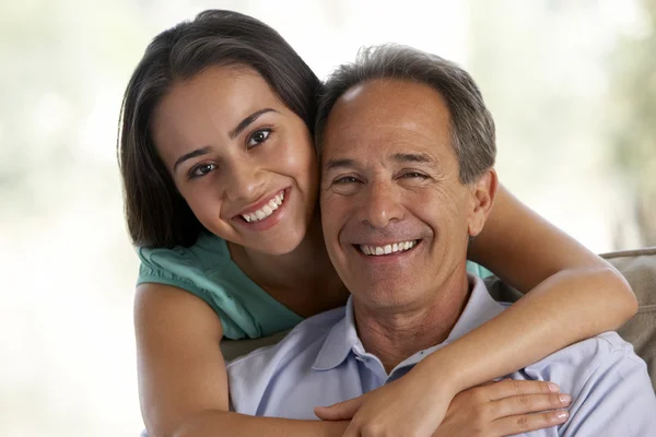 “Creciendo con Gratitud y Respeto: Conversaciones para la Autovalencia e Independencia de una Hija Adulta”