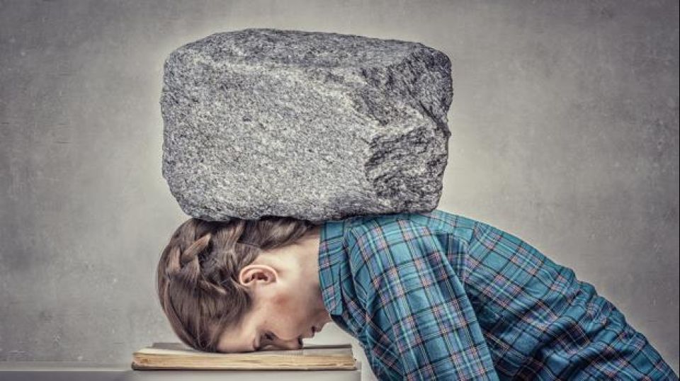 “El Burnout Laboral: Desentrañando las Causas y Estrategias de Intervención”