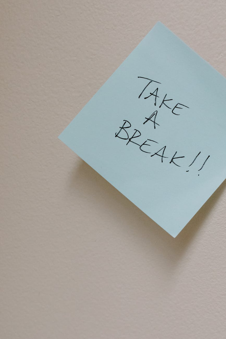 La Pausa Estoica: Estrategia para el Manejo de Emociones y Pensamientos